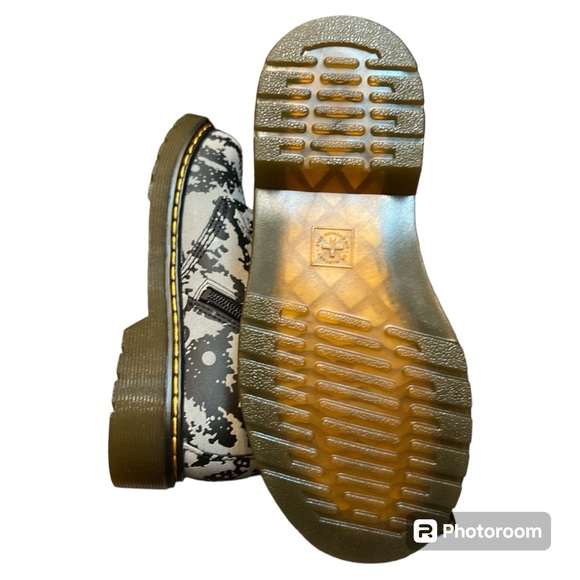 Dr Marten’s kids’ Junior 1460 Space Hydro Leather boots US 2 UK 1 EU 33 NEWl - Picture 7 of 7